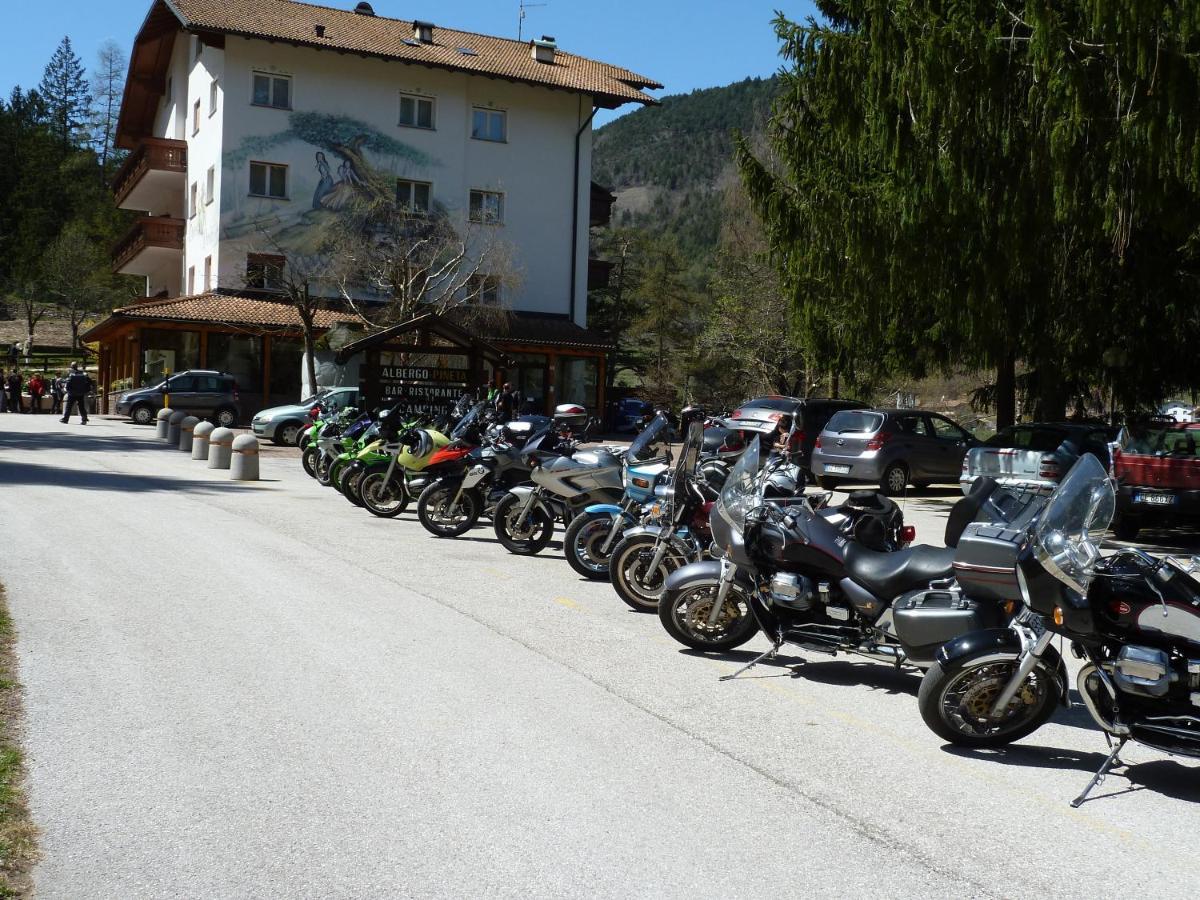 Hotel Pineta Baselga di Pinè Buitenkant foto